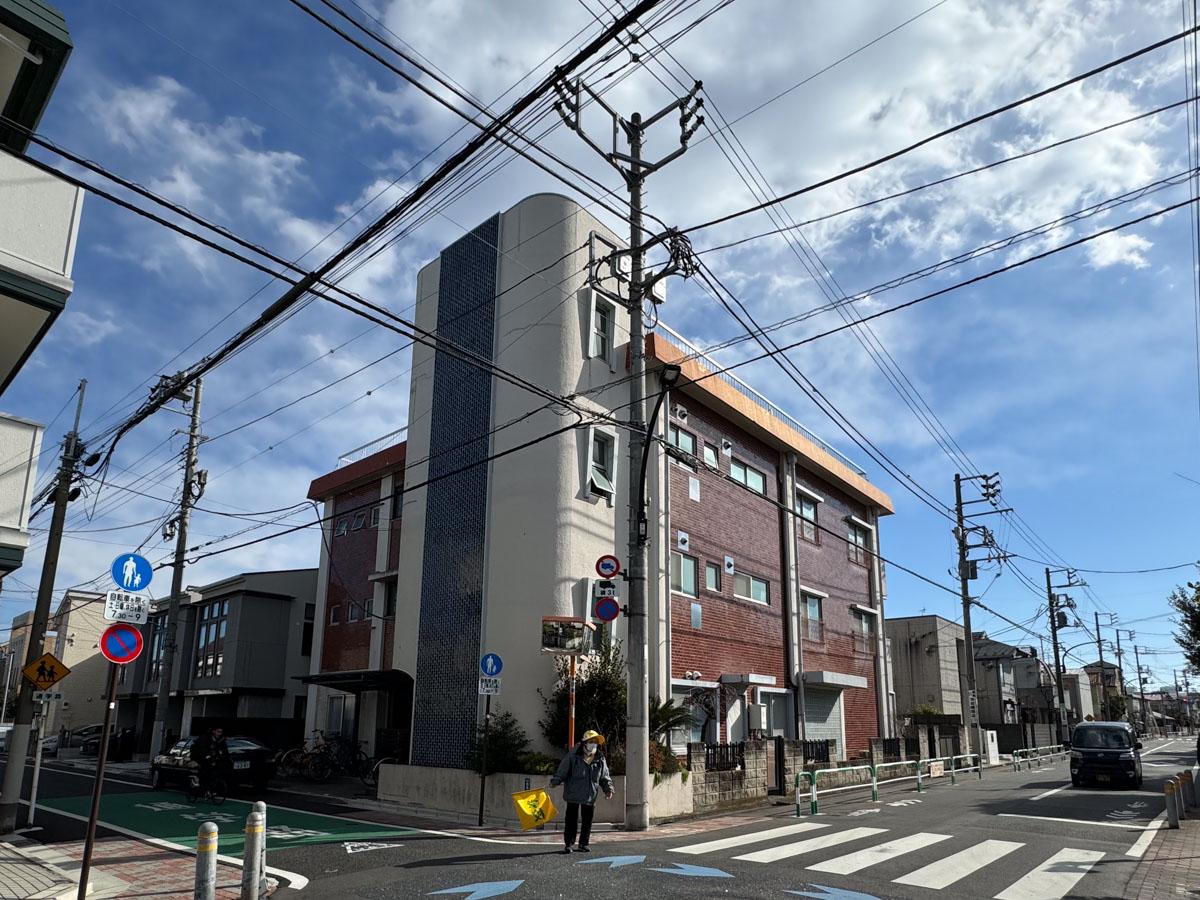 新宿区西落合の賃貸物件/タイル張りでかわいらしい外観