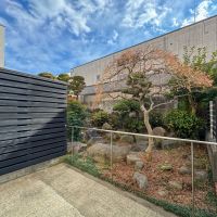 新宿区西落合の賃貸物件/ゆったりめのテラス。水栓もあり、植物への水やりも楽にできます