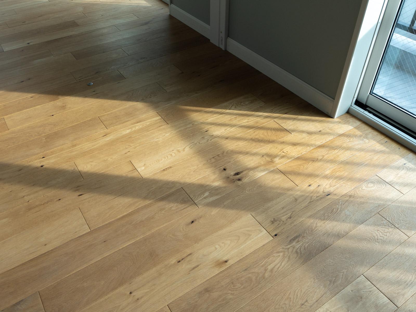 大田区北千束の賃貸物件/居室の床には足触りの良い無垢材を使用