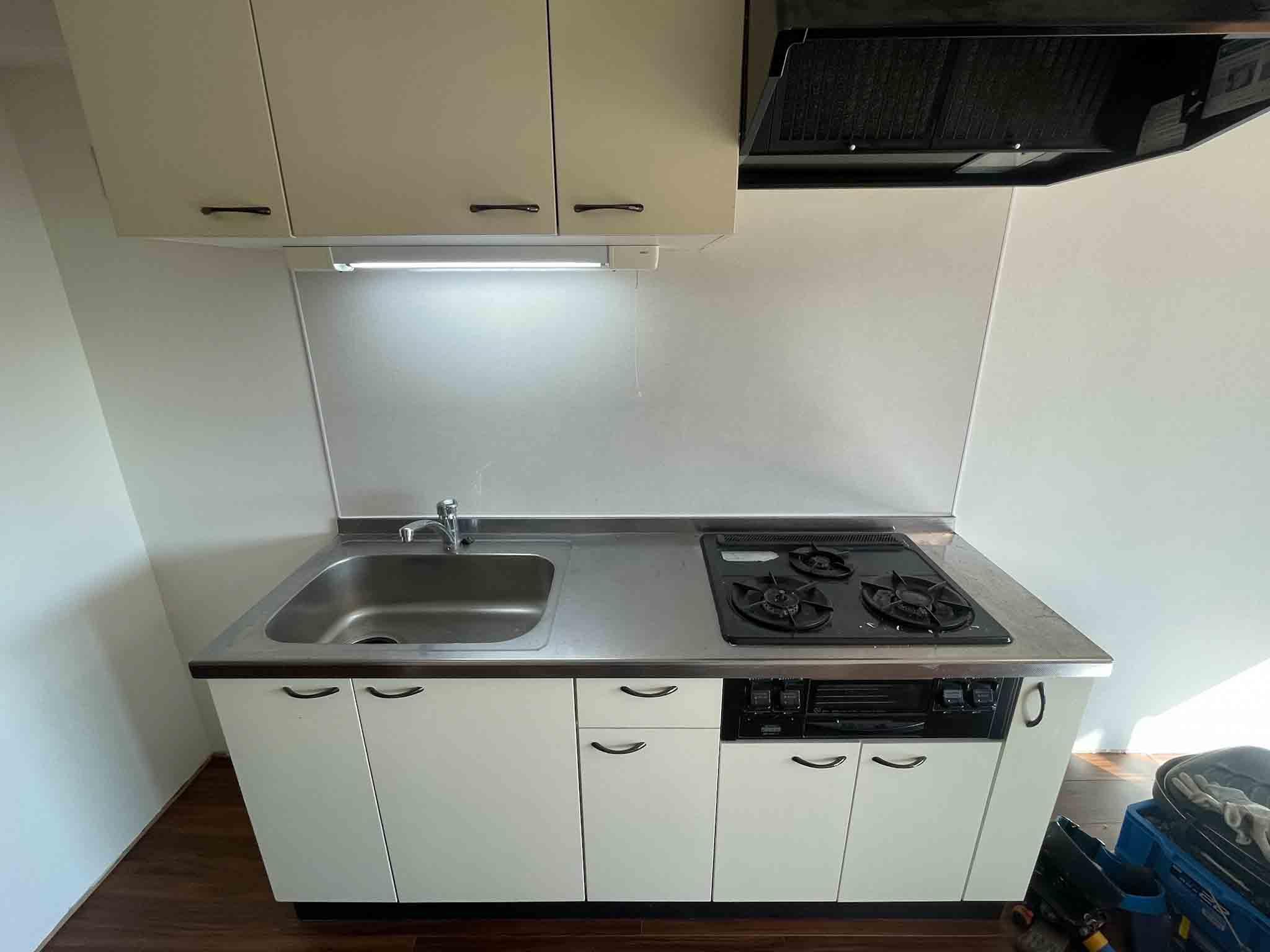 江東区清澄の賃貸物件/3口ガスコンロにグリル付きのキッチン