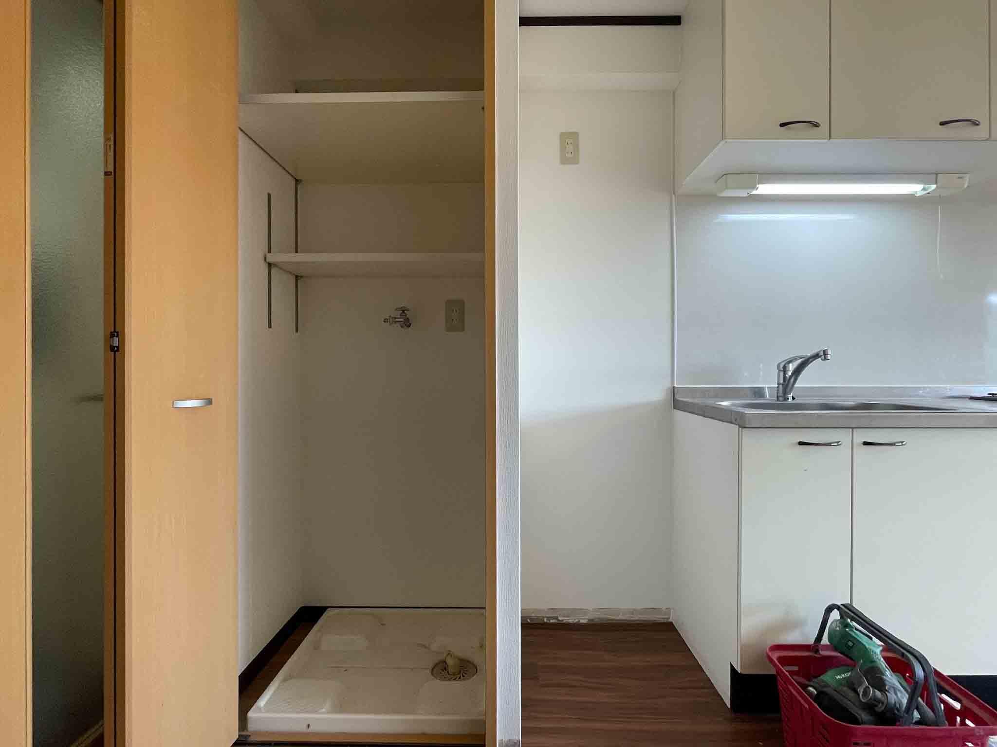 江東区清澄の賃貸物件/洗濯機置き場は収納の中。冷蔵庫置き場の幅は600mmです