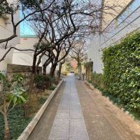 江東区清澄の賃貸物件/マンションの脇道を歩いて行けば...