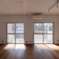 神奈川県川崎市多摩区三田の賃貸物件/リビング。春には桜が見えるそう