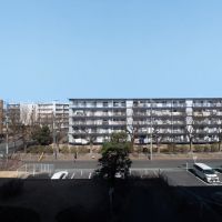 神奈川県川崎市多摩区三田の賃貸物件/キッチン側（北向き）の眺望。空が広い