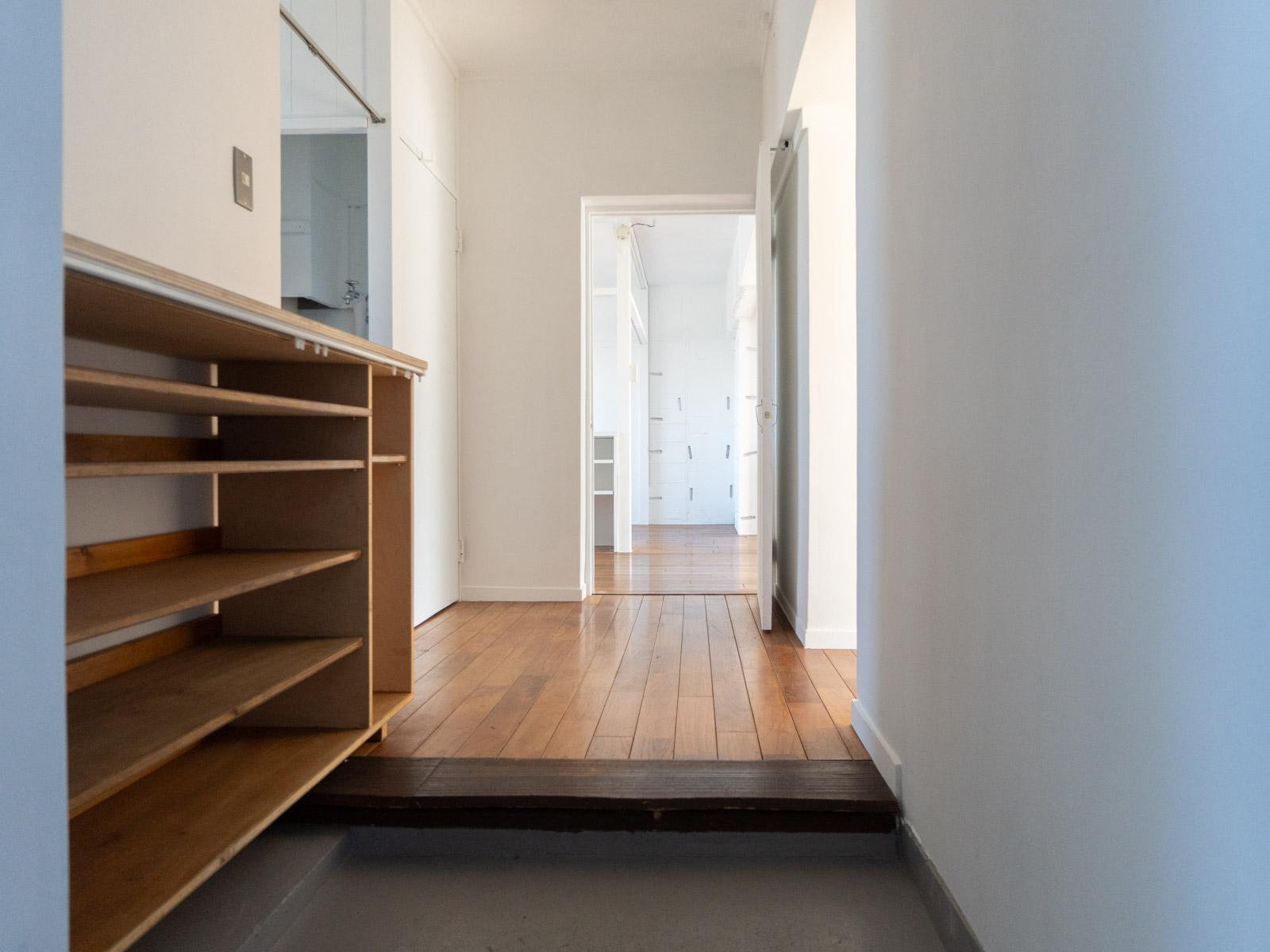 神奈川県川崎市多摩区三田の賃貸物件/玄関には靴棚が備え付き