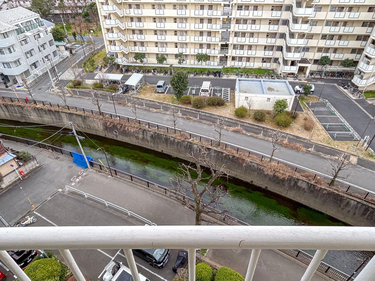 新宿区中井の賃貸物件/下を見れば妙正寺川