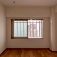 新宿区中井の賃貸物件/洋室。窓の先は共用廊下
