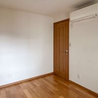 新宿区中井の賃貸物件/備え付けの収納がないため、リビングの収納を使うか、必要に応じて収納家具をご用意ください