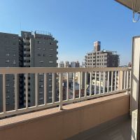 板橋区大山東町の賃貸物件/ベット側にもバルコニーが。こちらも周囲が開けていて気持ち良い