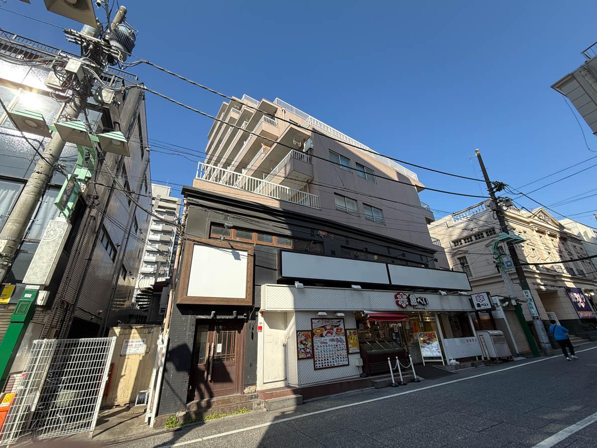 板橋区大山東町の賃貸物件/駅から徒歩1分。1、2階にはテナントが入居していて、駅前マンションといった雰囲気