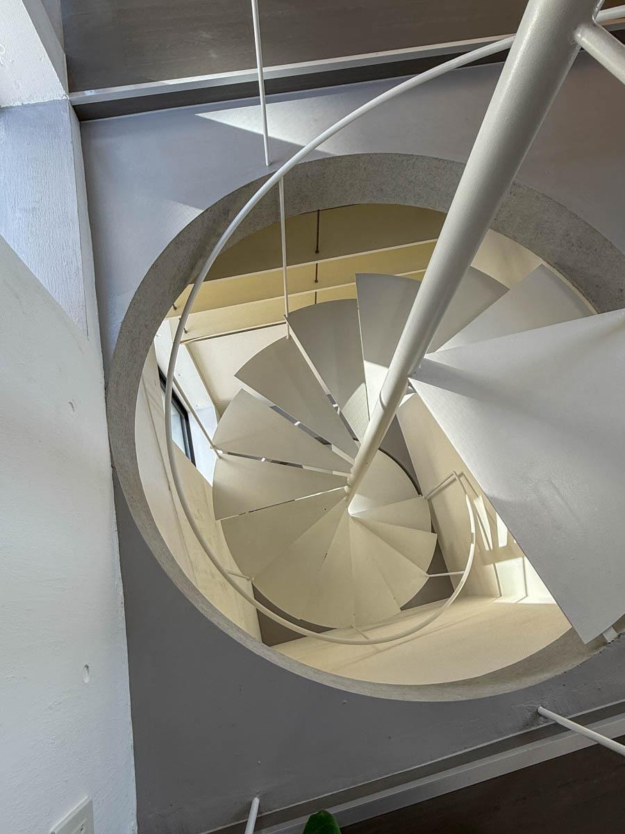 中野区南台の賃貸物件/螺旋階段で1〜3階を行き来するつくり