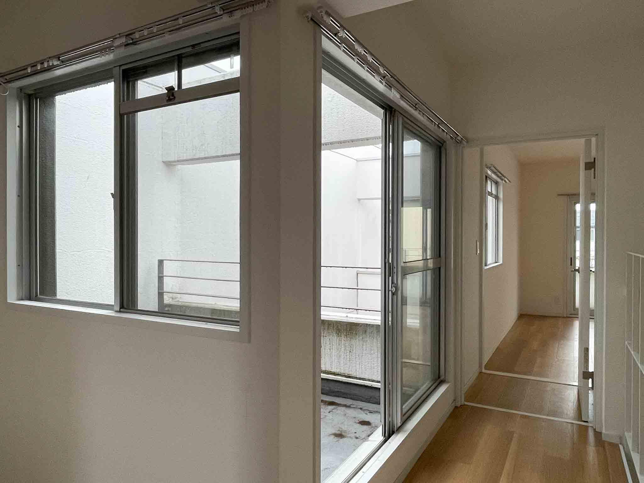 武蔵野市中町の賃貸物件/階段を上がったところにもバルコニー
