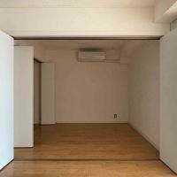 杉並区桃井の賃貸物件/キッチンの背面にもう1部屋。折れ戸を開けっぱなしにして繋げて使うのもアリかと
