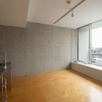 大田区北千束の賃貸物件/窓際の小上がりスペースもうまく活用したいところ