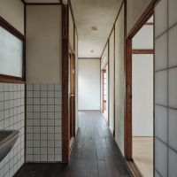 品川区西五反田の賃貸物件/階段を上がって廊下。縁側のように部屋を繋ぎます