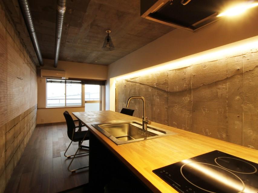 新宿区西新宿の賃貸物件/室内のライトはちょっとしたバーにいるような気分にさせてくれます