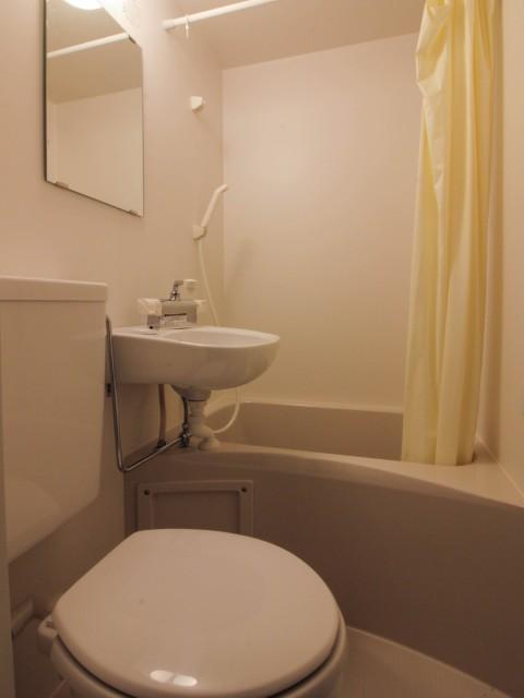 新宿区西新宿の賃貸物件/ユニットバスなのでお風呂の快適性はそこまでありません