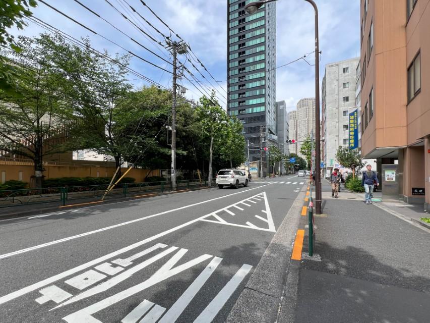新宿区西新宿の賃貸物件/マンションは大通りに面しています。交通量はそこまで多くはありませんが気になる人は注意が必要
