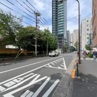 新宿区西新宿の賃貸物件/マンションは大通りに面しています。交通量はそこまで多くはありませんが気になる人は注意が必要