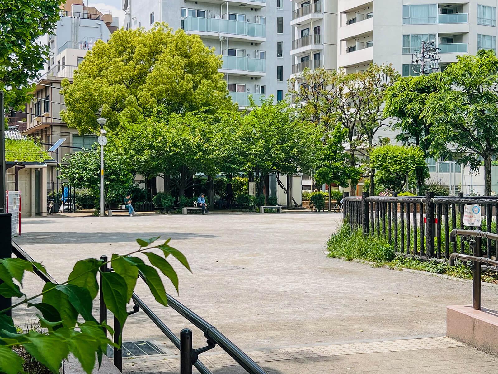 台東区蔵前の賃貸物件/裏手の「精華公園」