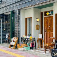 台東区蔵前の賃貸物件/1階に入居する古書店「Frobergue」