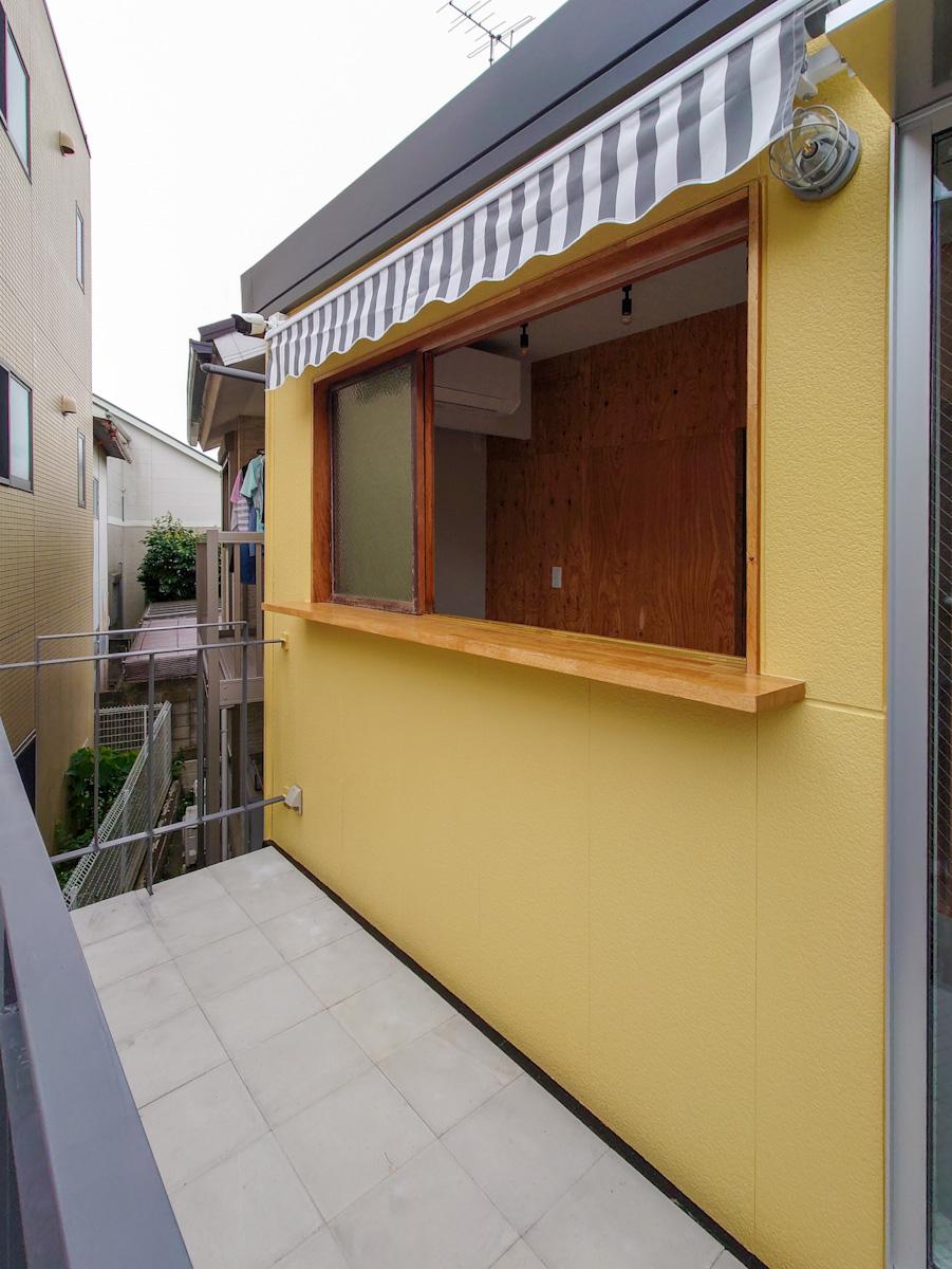 板橋区大谷口上町の賃貸物件/03号室：外のカウンター部分はこんな感じ(スツールなどを置いて客席をつくれます)