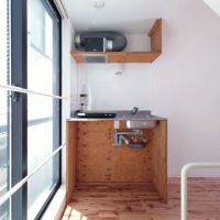 板橋区稲荷台の賃貸物件/2階：キッチンは換気扇とシンクがスケルトンでイイ感じ