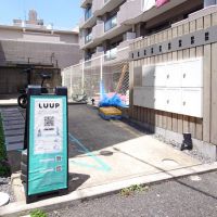 板橋区稲荷台の賃貸物件/建物入口にはLUUPステーションがあり、何かと便利に過ごせそうです