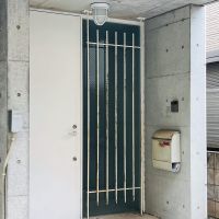 中野区南台の賃貸物件/船舶照明、いい味が出てきたポストが目を引きます