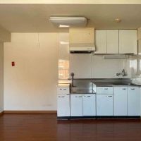 杉並区梅里の賃貸物件/キッチンの左側に冷蔵庫と食器棚を置けるゆとりあり