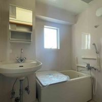 杉並区梅里の賃貸物件/浴室に小さな洗面台があります