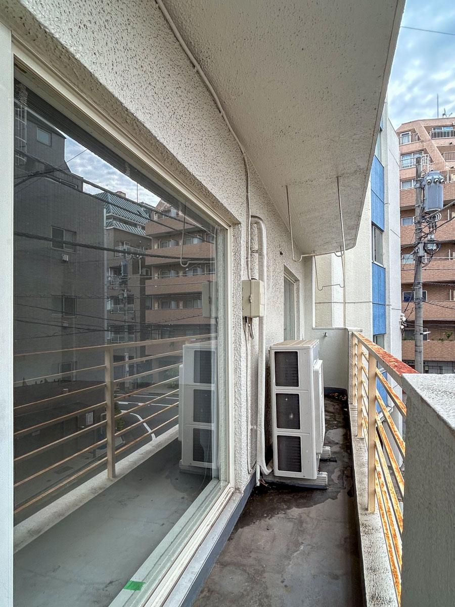 渋谷区恵比寿南の賃貸物件/ベランダ。窓が大きい！