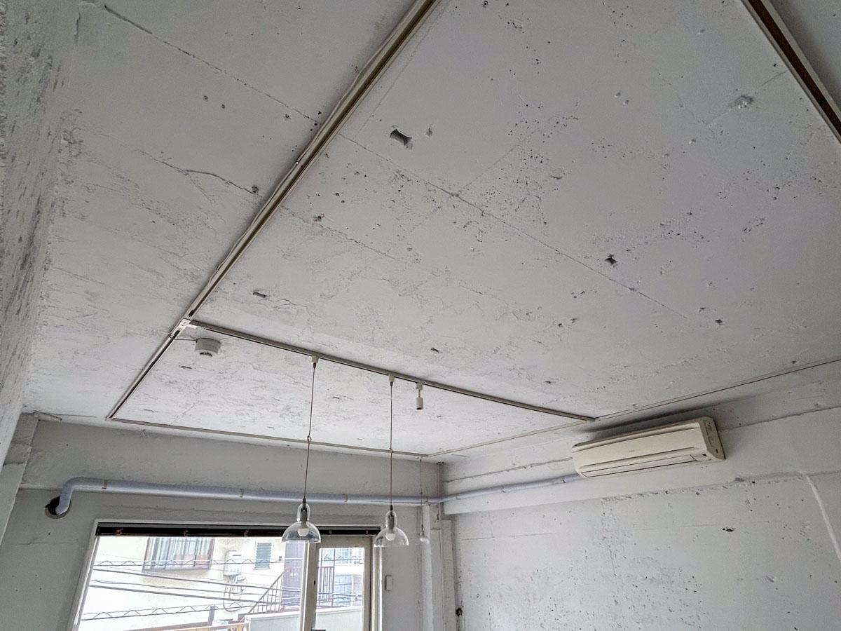 渋谷区恵比寿南の賃貸物件/天井は抜いて、ライティングレールを設置