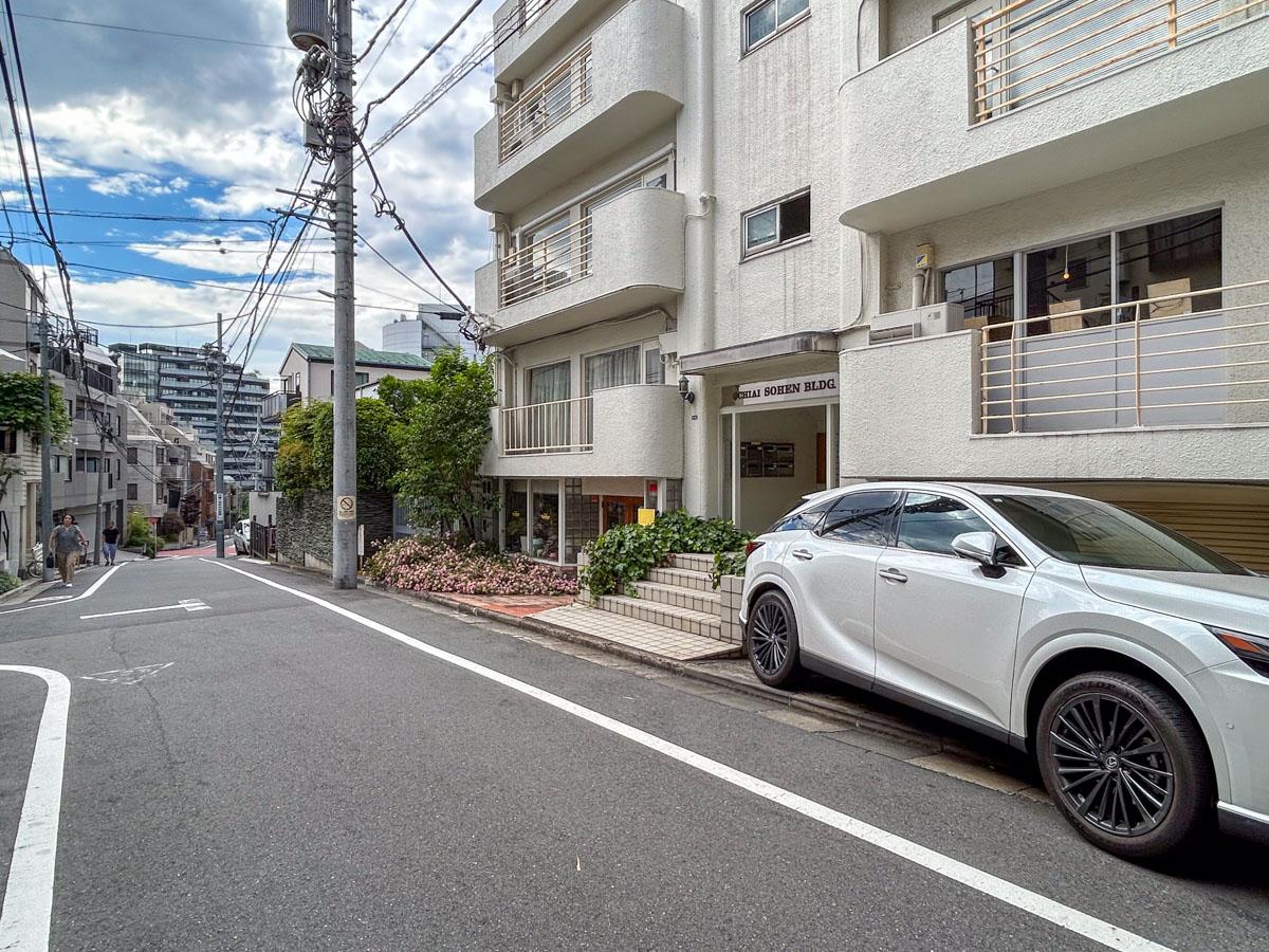 渋谷区恵比寿南の賃貸物件/前面道路。恵比寿駅側をみる