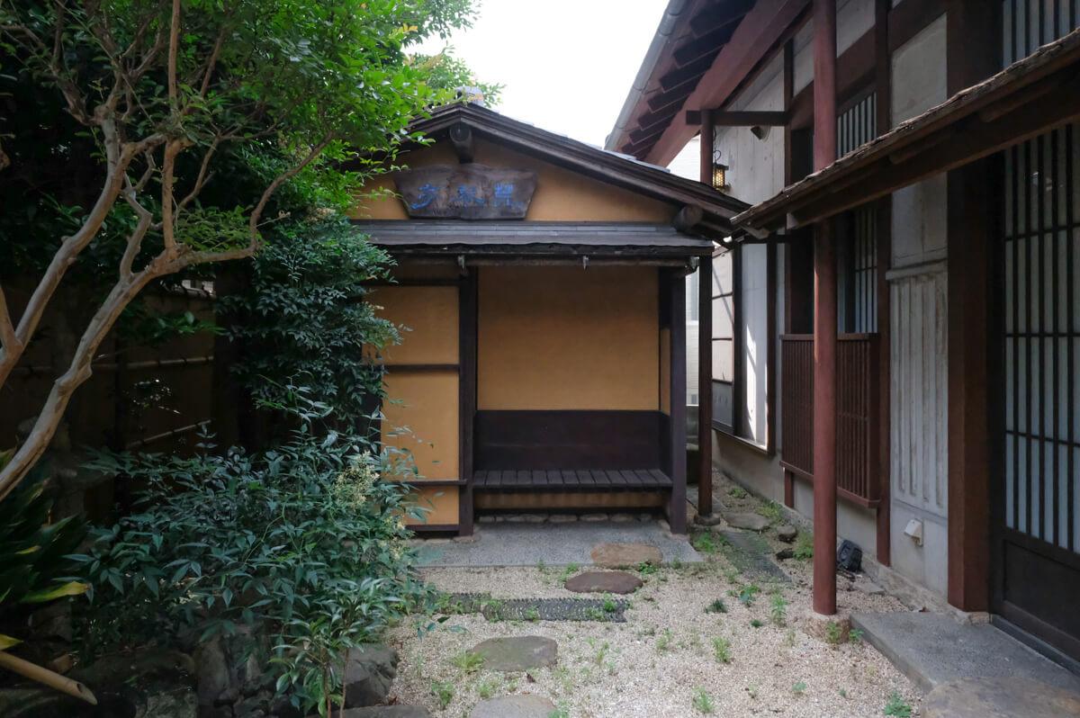 世田谷区砧の賃貸物件/敷地内に移築された茶室