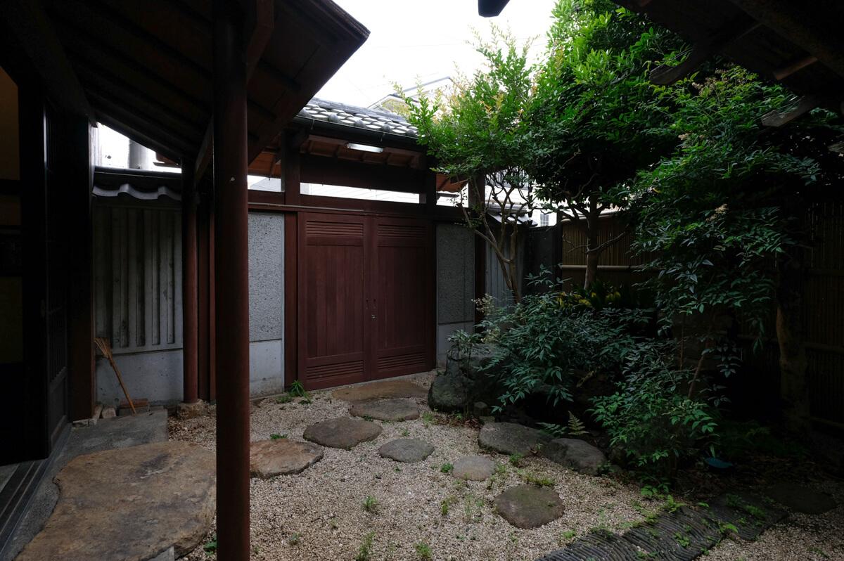 世田谷区砧の賃貸物件/庭は門を閉めておけば完全なプライベートスペースに