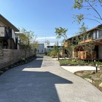 茨城県つくば市花畑の売買物件/この道が3区画でシェアして使えるスペースです