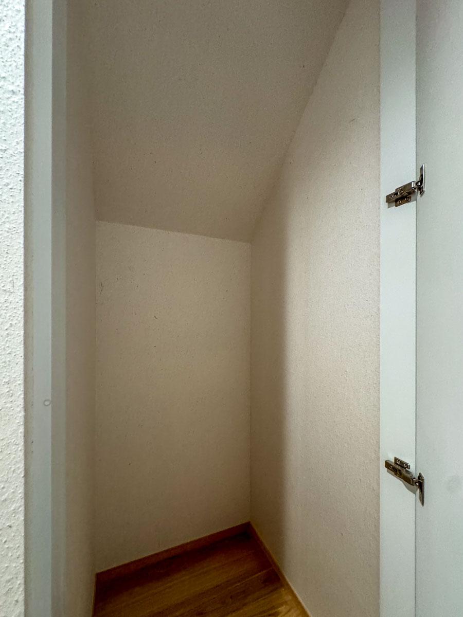世田谷区北沢の賃貸物件/A区画：階段下収納