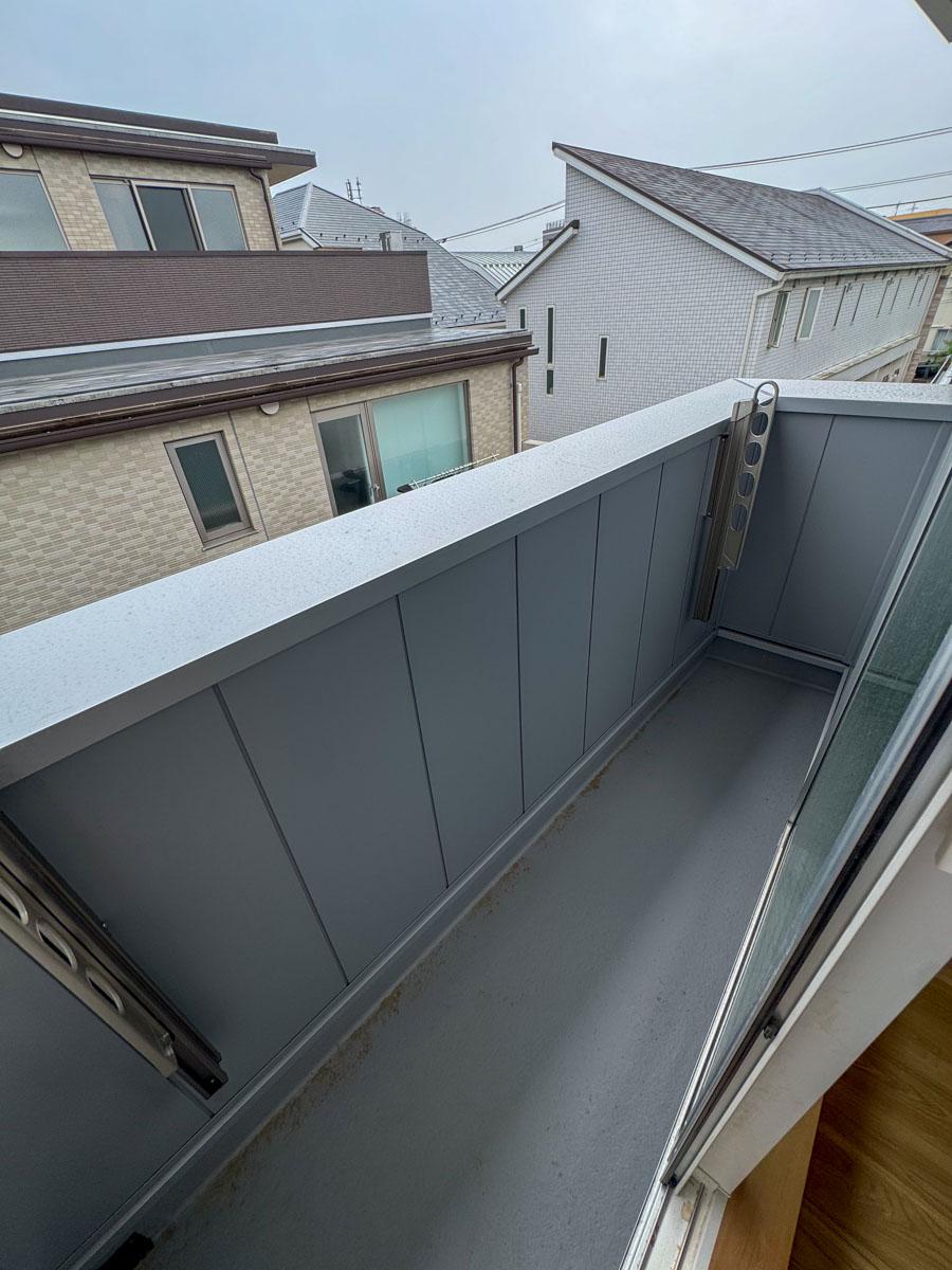 世田谷区北沢の賃貸物件/D区画：コンパクトなバルコニー
