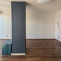 足立区柳原の賃貸物件/部屋の別アングル。玄関側の壁から。