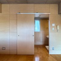 世田谷区南烏山の賃貸物件/洋室の奥に、浴室と洗面脱衣室があります