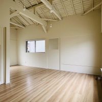 世田谷区給田の賃貸物件/2階の洋室。窓が多く、風がよく抜けます