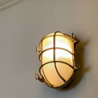 世田谷区給田の賃貸物件/2階の廊下の照明は船舶照明