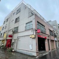 中野区中央の賃貸物件/外観はこんな感じ。1階はぐるり店舗テナントが入っています
