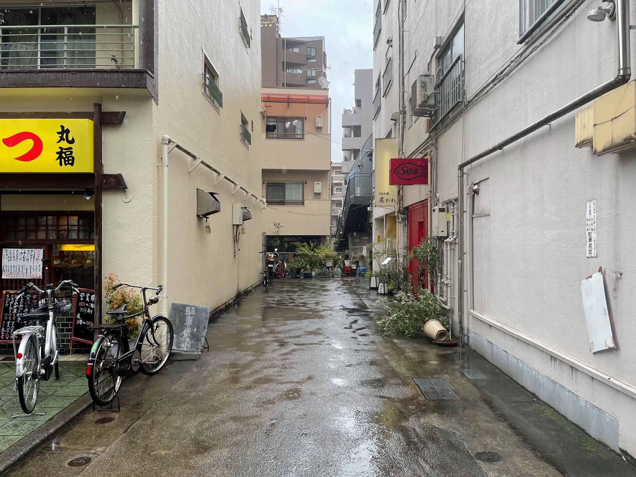 中野区中央の賃貸物件/その建物の奥。道を入っていった一番奥です