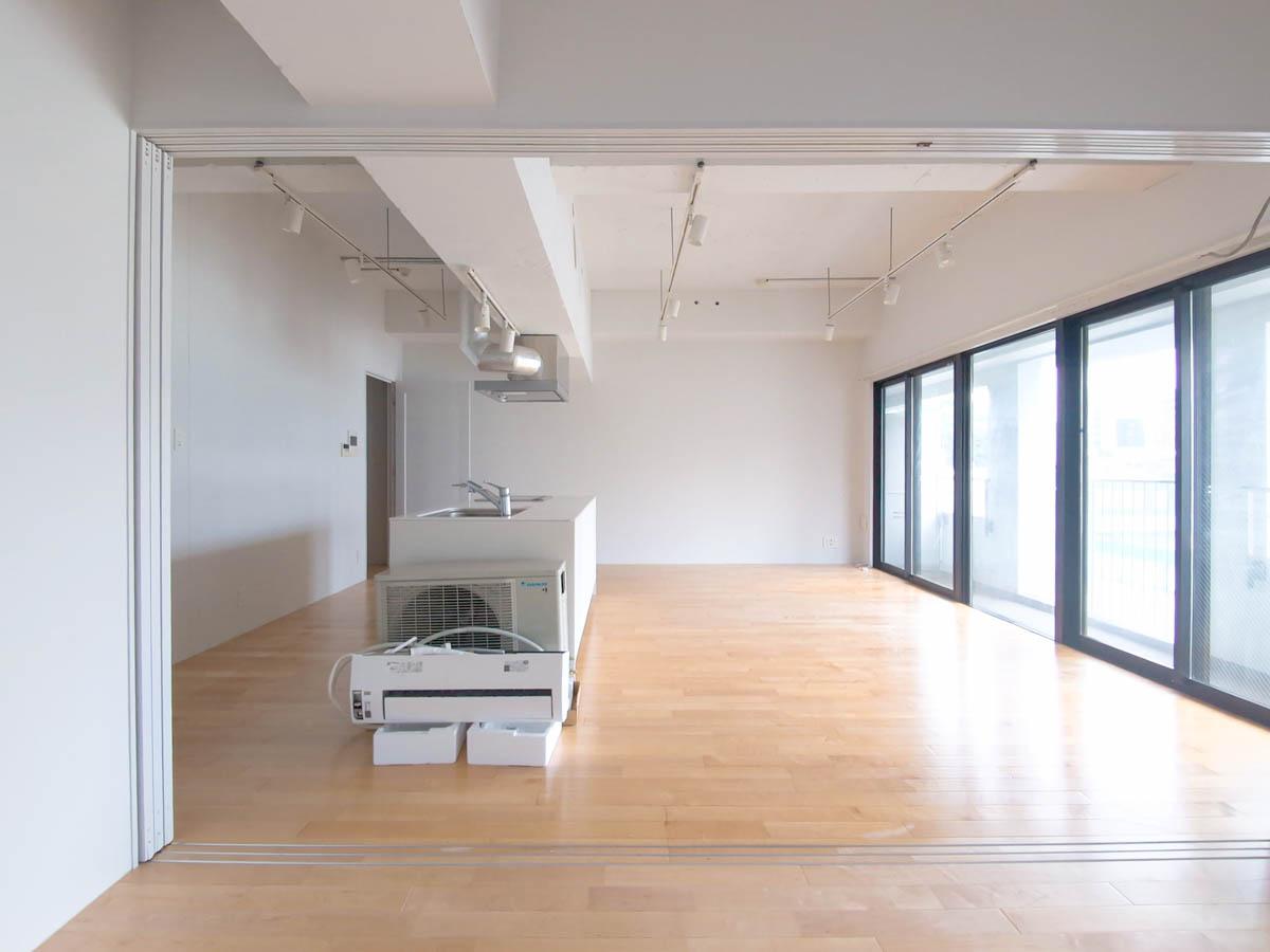 文京区小石川の賃貸物件/奥行きのある広めのワンルーム。窓からの光で照明いらず。