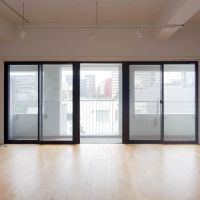 文京区小石川の賃貸物件/キッチンからのアングル。この日は曇っていましたが、晴れた日には青空が望めます