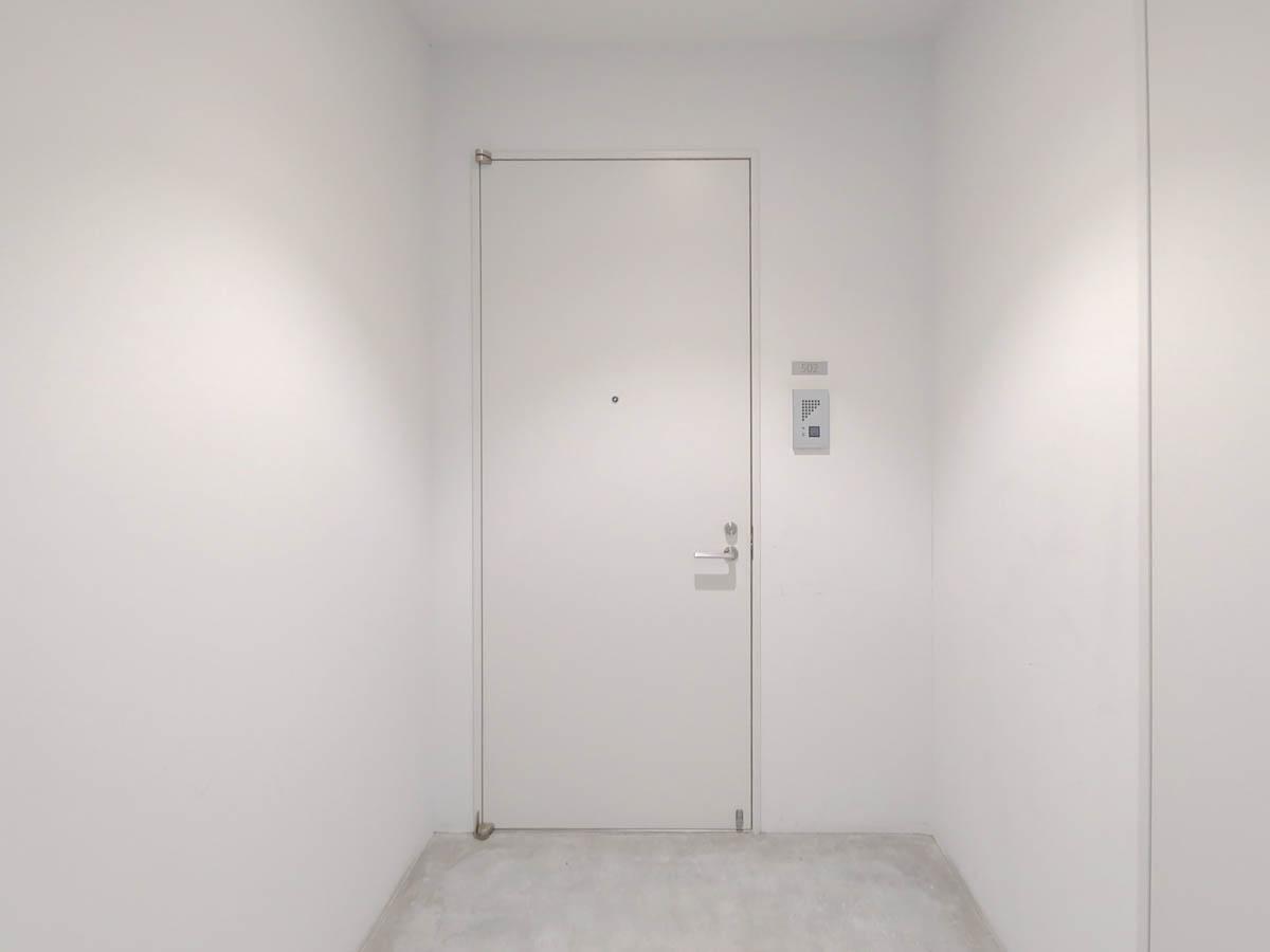 文京区小石川の賃貸物件/入口ドア。ミニマルな雰囲気