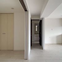 世田谷区成城の賃貸物件/玄関ホール側をみる