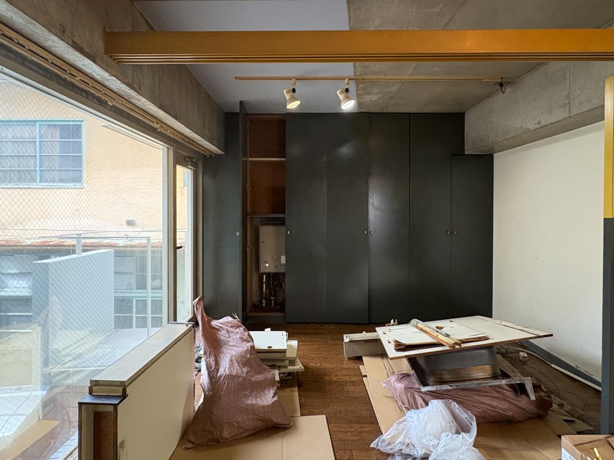 新宿区西早稲田の賃貸物件/壁をキッチン側に寄せるとこんな感じ　寝室と収納が現れる